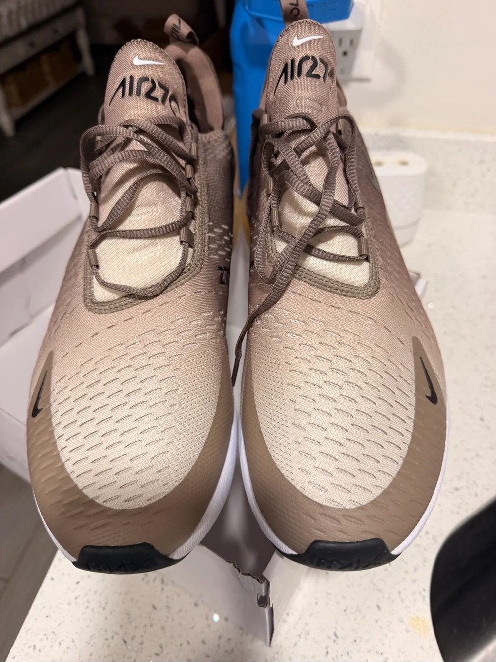 Nike Air Max 270 Men’s Athletic Shoes - Beige/Tan new in box